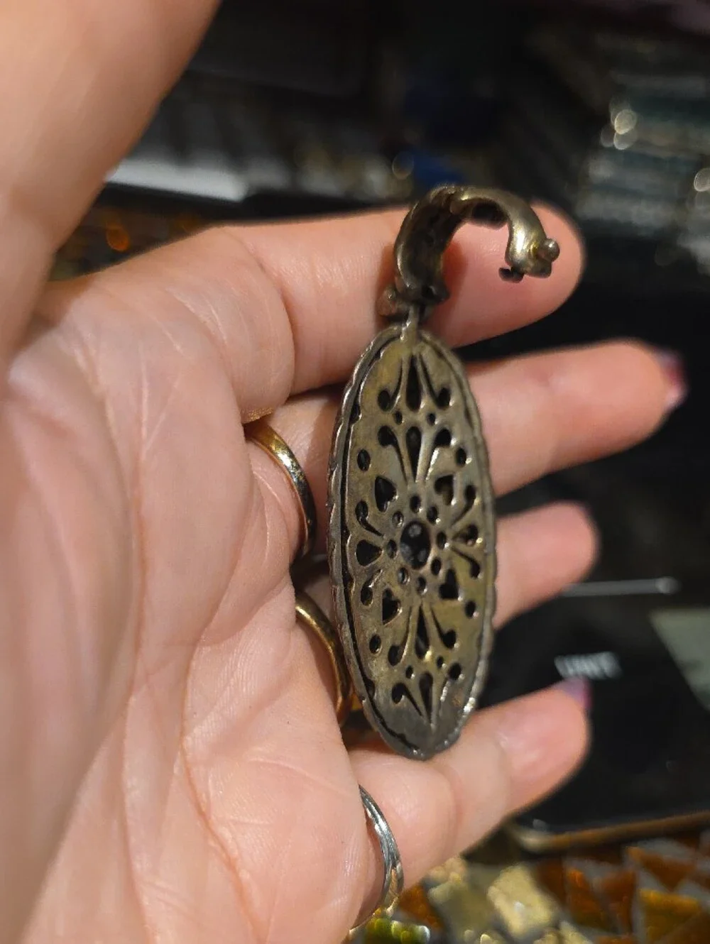 Antique Silver-Tone Textured Oval Pendant for Reptile Habitat Décor
